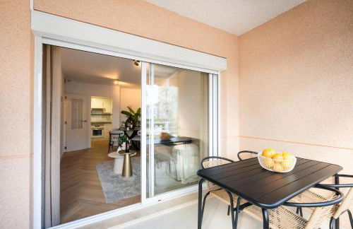 ApoloXIX between beach and harbour - Photo 5