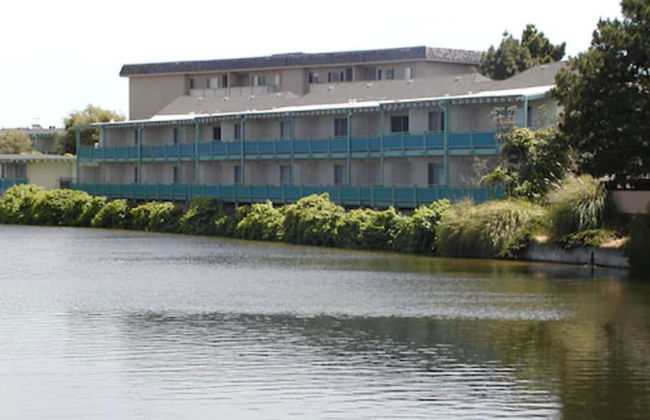 Coral Reef Inn & Suites - Foto 1