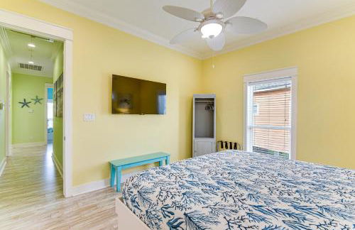 Steps to Shore! Just Beachy Home with Deck and Views - Foto 15