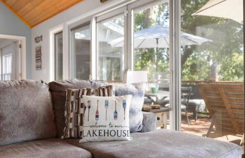 Relaxing Lakefront Retreat w/ Hot Tub & Dock - Foto 15