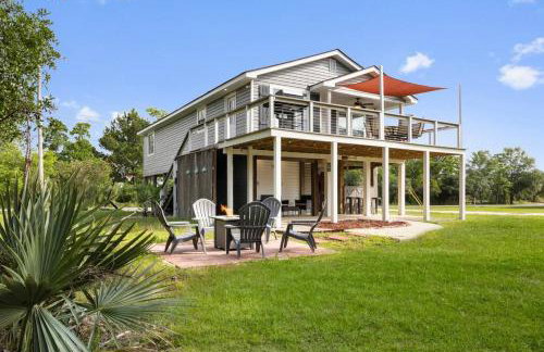 Waterfront Home Game Room Ping Pong Outdoor Bar Area - Foto 19