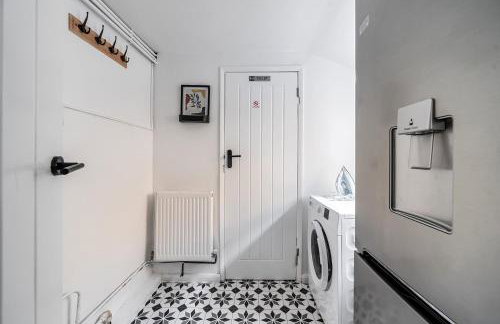 Modern Bletchley home with stylish decor - Foto 10