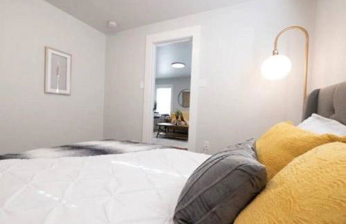 Hometown Haven- 3 bedroom, Large Yard, Firepit - Foto 11