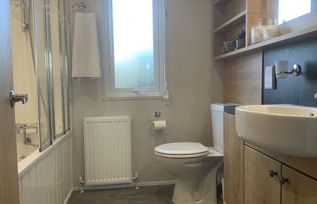 Clouded Yellow - Beautiful Modern Lodge, Kippford - Photo 16