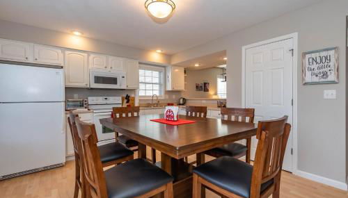 Hoosier Happiness, Too! 3 Bedroom Suites Near IU & Downtown - Foto 5, stove, dishwasher, pet friendly