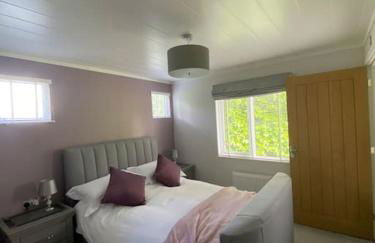 Gorstage Meadows Luxury 2 Bedroom Lodge in Rural Cheshire - Photo 11
