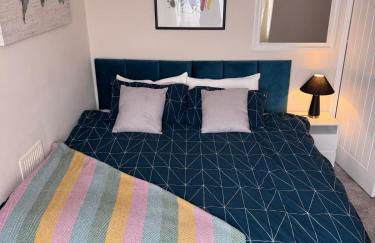 Countess House, Northampton - Stylish Modern 2-Bedroom House with Garden - Free Parking - Foto 45