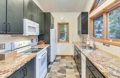 Scenic Creekside Retreat! Rocky Mountain Cabin - Foto 11