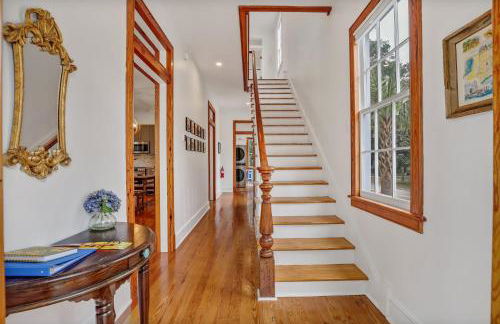 Gallery 1897 - Photo 14