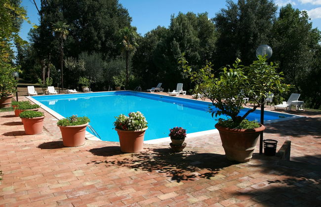 Elegante Appartamento in Villa con Piscina - Foto 19
