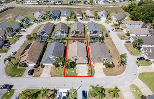 Great Location, gated community, private heated POOL - Foto 36