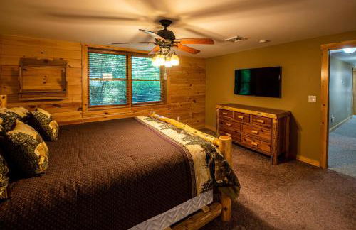 Massive Log Chalet with Hot Tub - Foto 45