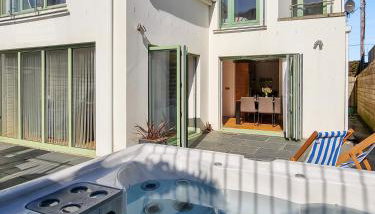 Point View - Award Winning Apartments with Private Hot Tub & Parking - Foto 2, sunbed