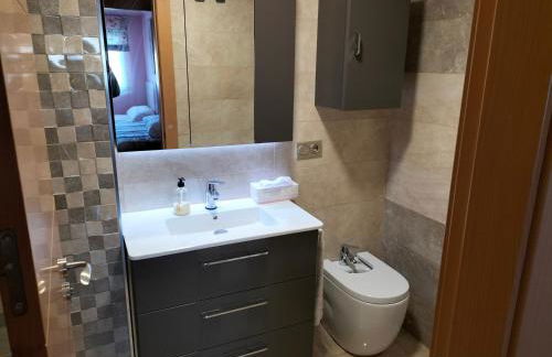 Piso turístico en Granada. Zona Palacio Deportes - Foto 4