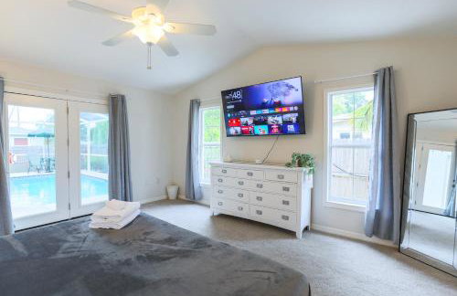 Salty Tide Getaway - Nightlife, Pool, Play, Beach - Foto 24