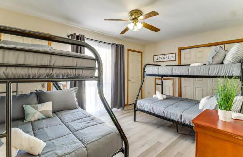 Private Hot Tub Lakefront Poconos Home! - Foto 17