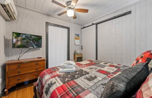 TNT II - Creek Front, Hot Tub, Fire Pit - Foto 21