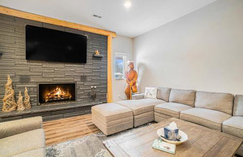 Bowling Alley! Expansive Group Getaway in Lewiston - Foto 6