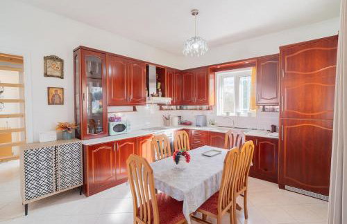 Modern 3 Bed Home with Balconies and Sea Access - Foto 4