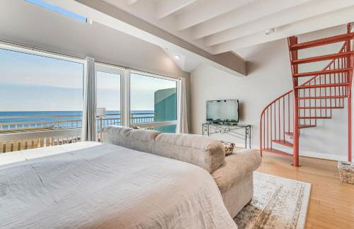 Dog-friendly beachfront dream with a wet bar & two furnished balconies - Foto 37