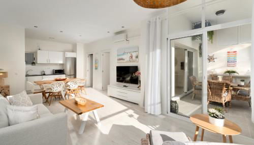 Stunning Beachfront apartment with Sea Views - Foto 3