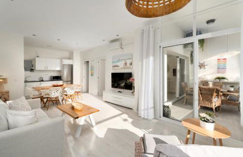 Stunning Beachfront apartment with Sea Views - Foto 3