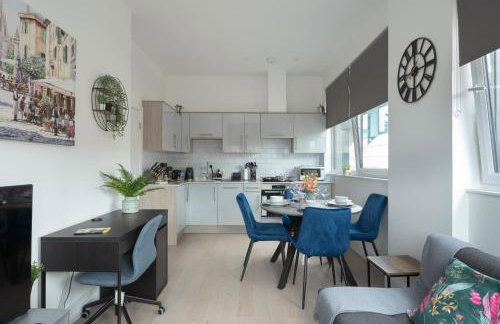 Deluxe 2 bed, 2 bathroom Milton Keynes apartment within walking distance to train station and City centre. - Foto 5