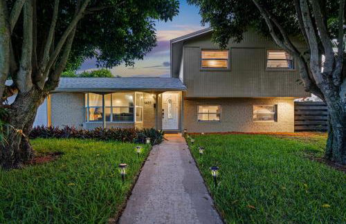 Your own 5BR Private Oasis! wPrivate PoolPickleball - Photo 46