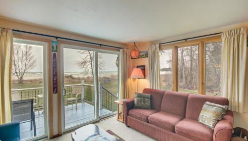 Serene Lakefront Baileys Harbor Home with Deck! - Foto 5