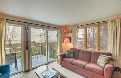 Serene Lakefront Baileys Harbor Home with Deck! - Foto 5