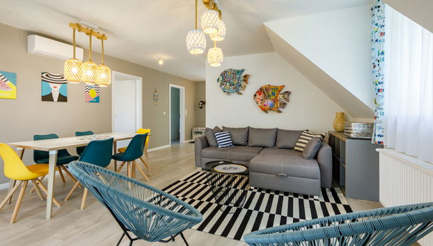 Erika - Photo 4, Living Room