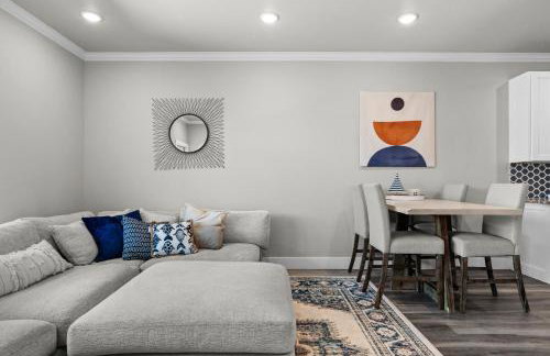 Beautiful New 3 Bedroom Townhouse w/ Private Pool - Foto 18