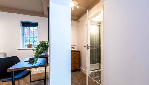 The Coach House, Gatwick - Foto 3, wardrobe