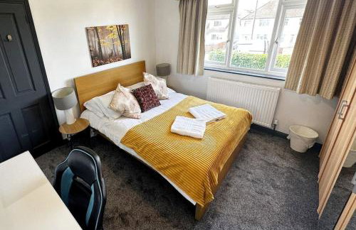 Green Haven Villa - 4BR Spacious House with Hot tub, Ample Parking, Air Condition, WIFI, Netflix, Patio & Garden - Foto 3