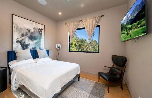 Luxury 6BR Beverly Hills Villa with Pool and Views - Photo 26