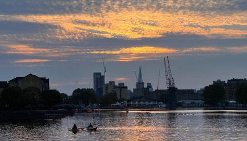 2BR Docks View Free Parking Fast WiFi Terrace Balcony TV BBQ Garden Access - Foto 4