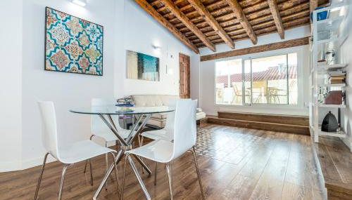 CASA FLORIT - CENTER 2BR 2BA ATTIC TERRACE VIEW WIFi AC - Photo 3
