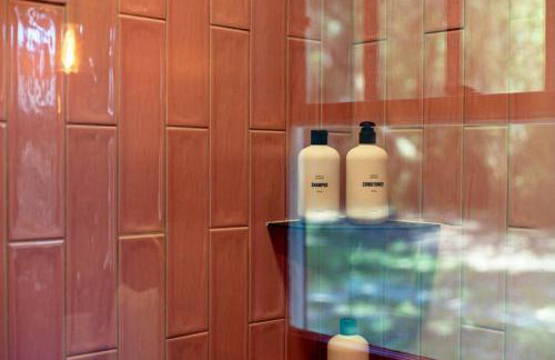 The Swan - Vibrant East Hill Getaway - Foto 3