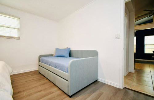 Cozy Cute Home 2BD and 1BR - Photo 14