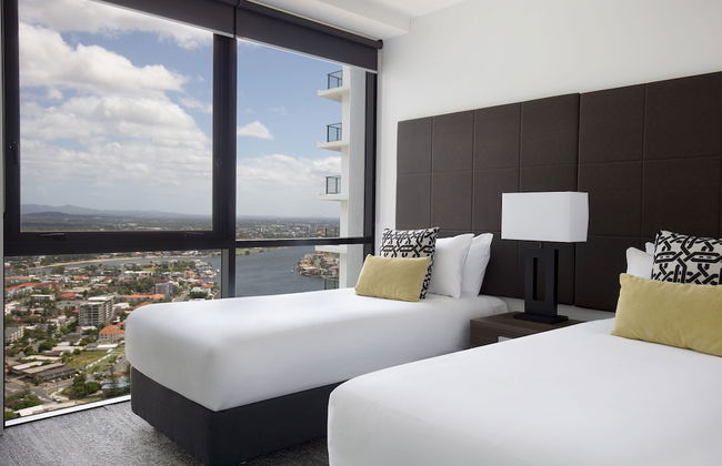 Mantra Circle on Cavill - Photo 13