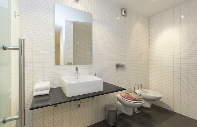 Modern Apartment in the City Center - Photo 13