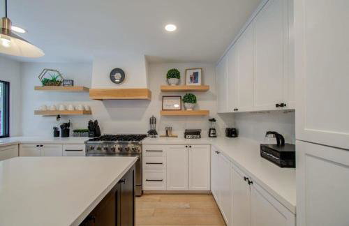 Spring Branch Paradise 4-BD Backyard Pool Oasis - Foto 13