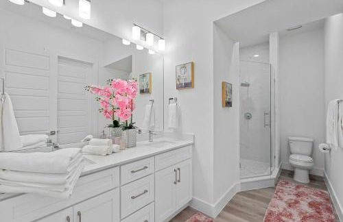 Pet-Friendly 2BR l Private Baths l Stylish Stay - Foto 13