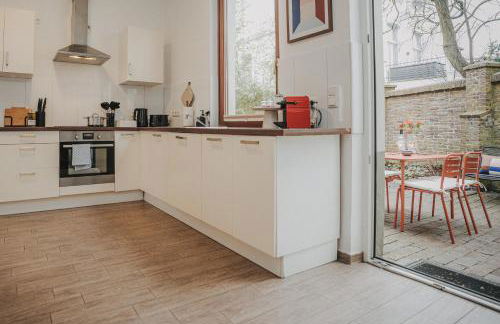 JOBOSTAYS - LINDEN Family Apartment Oldenburg - sehr geräumig 110m2 - Terrasse mit Gartenblick - voll ausgestattete Küche - 2 Bäder - Babybett - 10 Min zu Fuß zum Bahnhof - kostenloses WLAN - Parkplatz - kontaktfreier Check-In - Photo 52