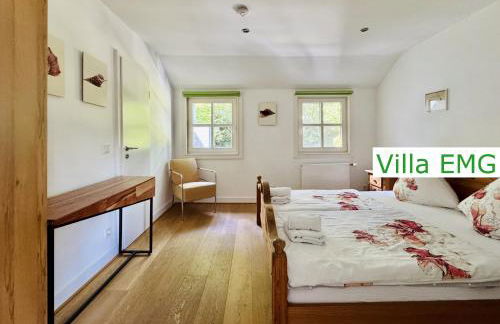 Luxus Ferienhaus Villa EMG Emsdetten nah Münster, Osnabrück, Rheine für Familien Gruppen bis 17 Personen, Pool, Whirlpool, Garten, Kamin, 6SZ - Foto 23