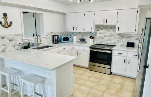 Sea Salt Vacation Home, Private Pool - Walk to Beach - Foto 8