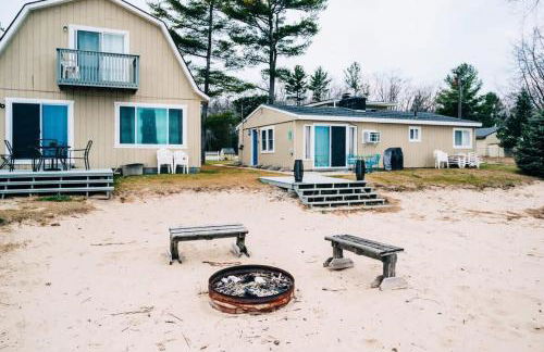 Beach Club of Oscoda Beach House on Lake Huron - Foto 21