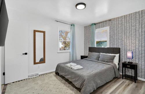 4BR House Mins to Downtown Annapolis with Firepit, Basement Bar, & Sleeps 12 - Foto 16