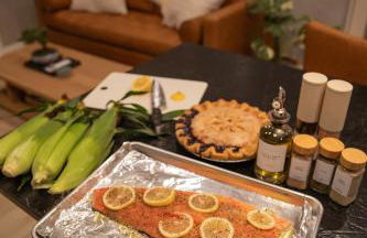 Cozy Luxury Cabin w Hot Tub, Fire Pit, King Bed - Foto 40