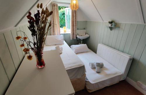 Historic river side cottage - top apartment - Foto 11